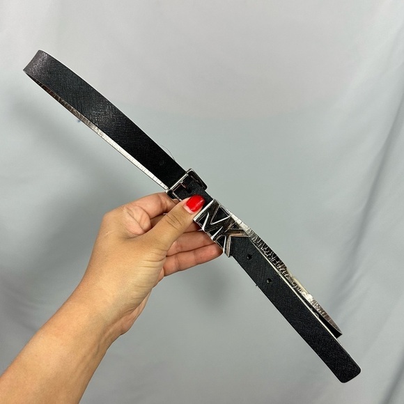 Michael Michael Kors black skinny belt with silver logo buckle size M - Picture 1 of 6